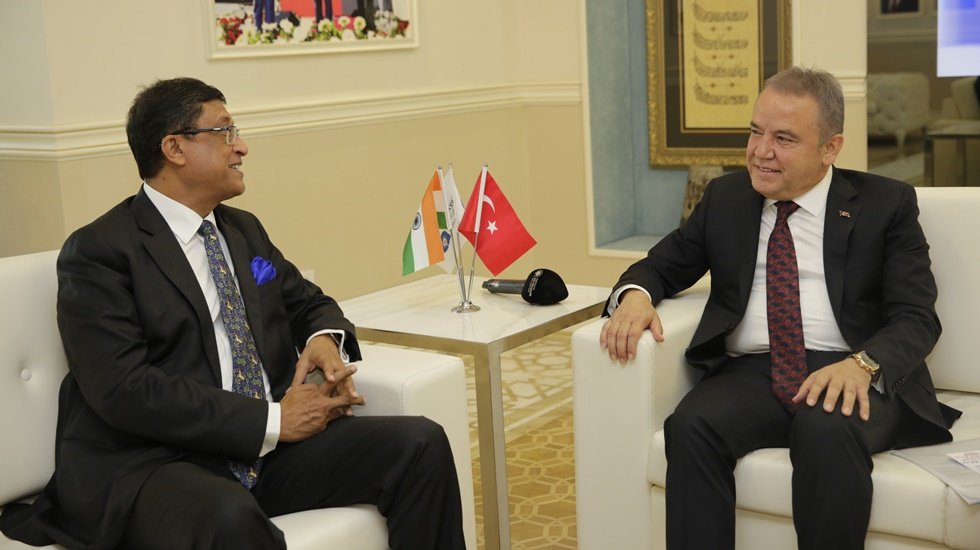 Hindistan&rsquo;ın Ankara B&uuml;y&uuml;kel&ccedil;isinden Antalya Belediye Başkanına ziyaret
