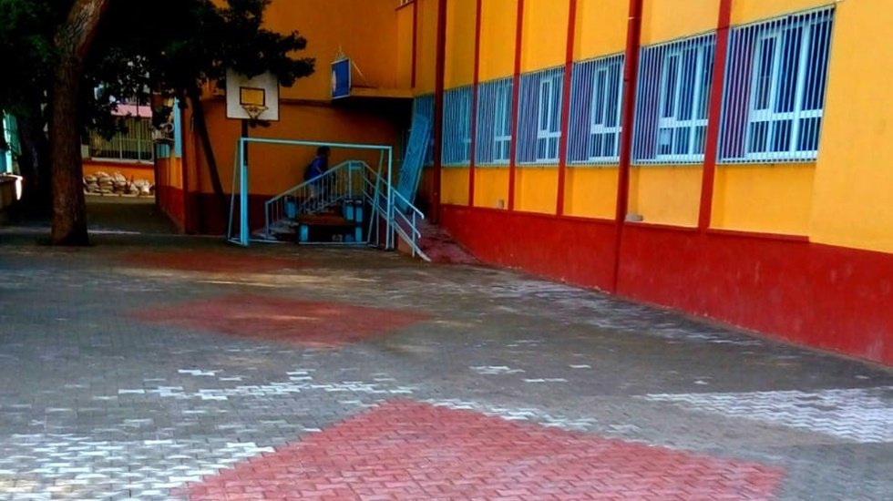 Kapanan okullar ya &ccedil;ocukları eğitimden koparacak ya da g&ouml;&ccedil; getirecek