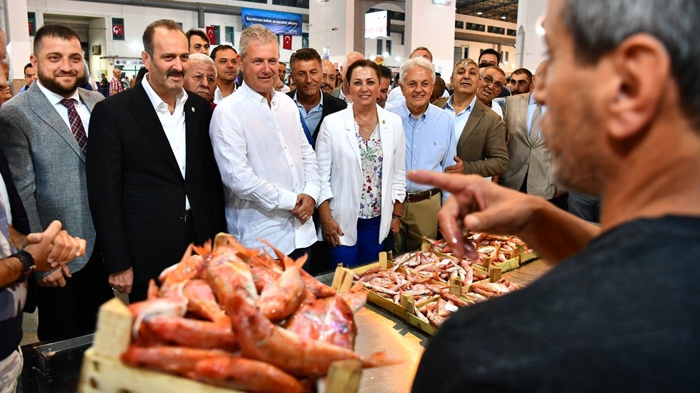 İzmirliler ‘Balık sezonu’nu açtı… 