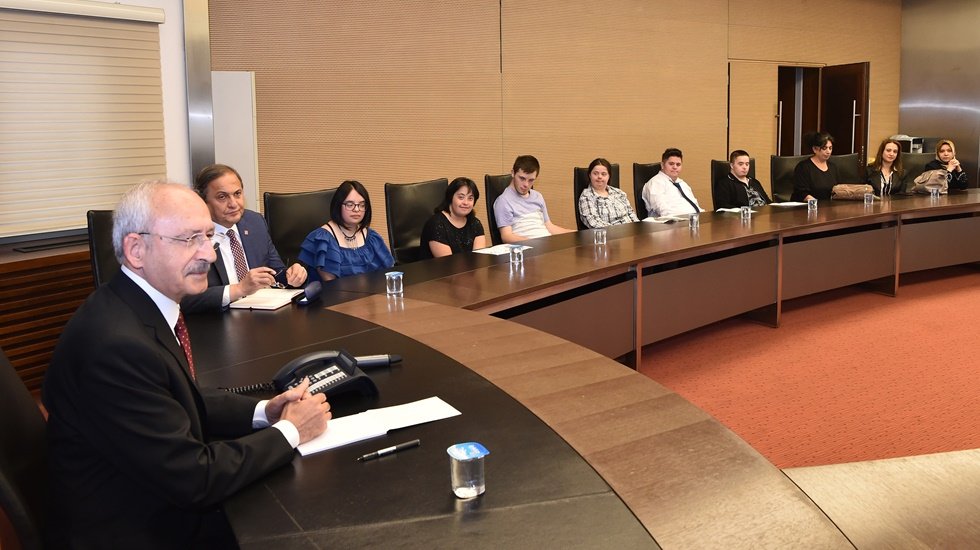 Kılı&ccedil;daroğlu, Down Sendromlu &ccedil;ocuklarla buluştu