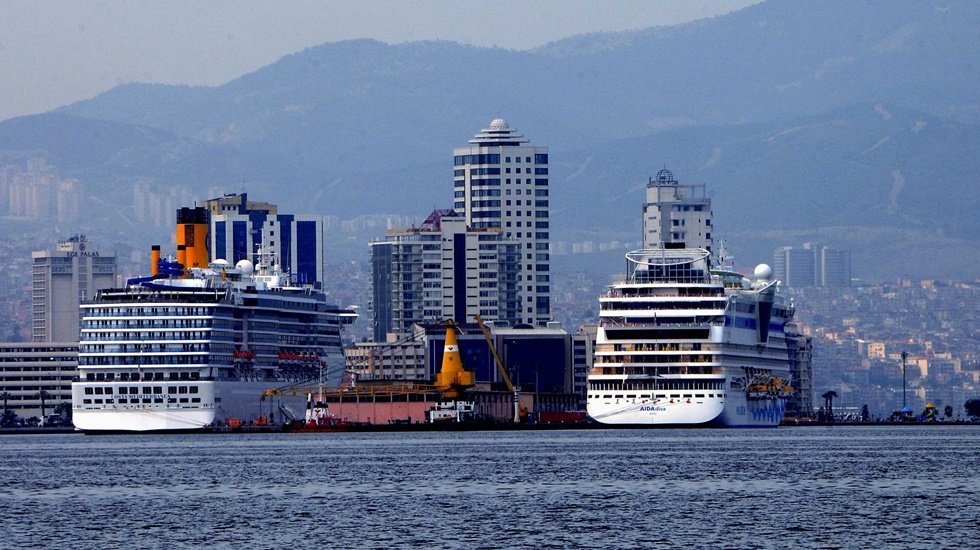 Kruvaziyer gemiler İzmir'e yeniden d&ouml;n&uuml;yor