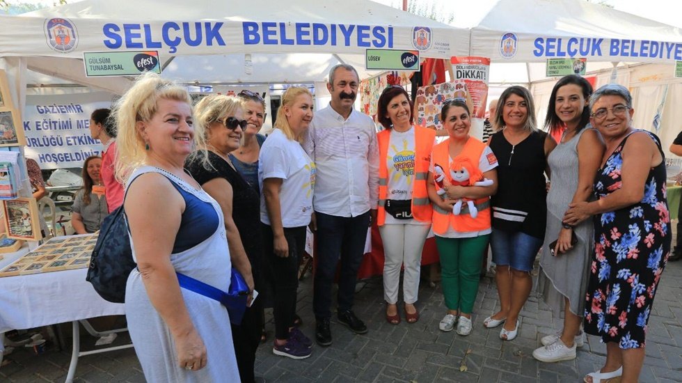 Ma&ccedil;oğlu İzmir'de s&ouml;ze "Yoldaşlar" diye başladı
