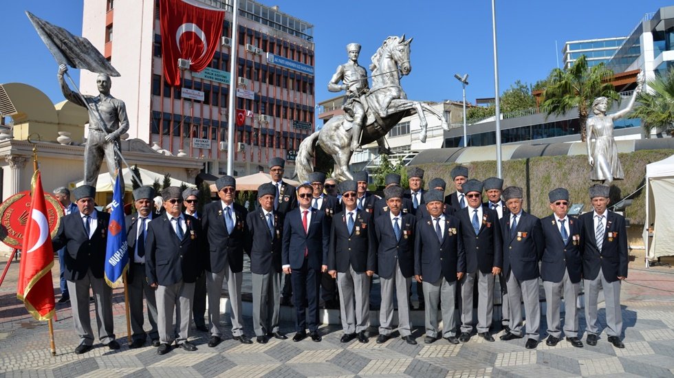 Menemenliler &ldquo;Kurtuluş&rdquo;u kutladı