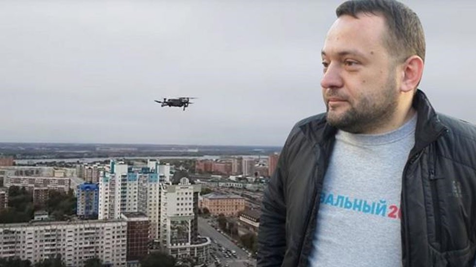 Muhalif siyaset&ccedil;i polisin el koyacağı dosyalarını drone ile ka&ccedil;ırdı