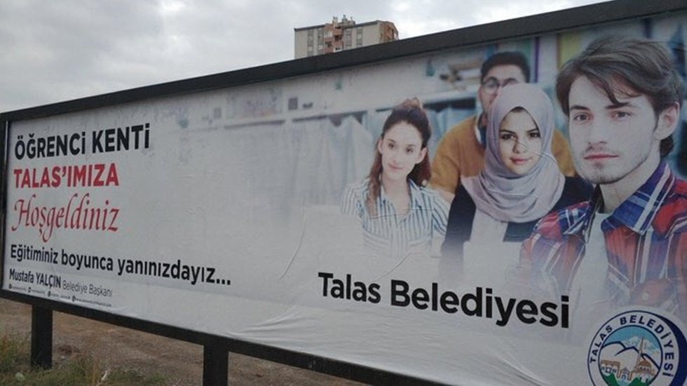 O Belediye Selena Gomez'e photoshopla t&uuml;rban taktı