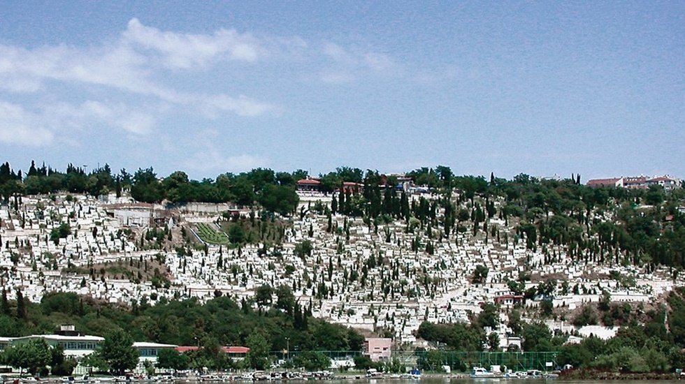 İstanbul’da depremler için toplanma alanı mezarlıklar, barınma alanı da AVM’ler!