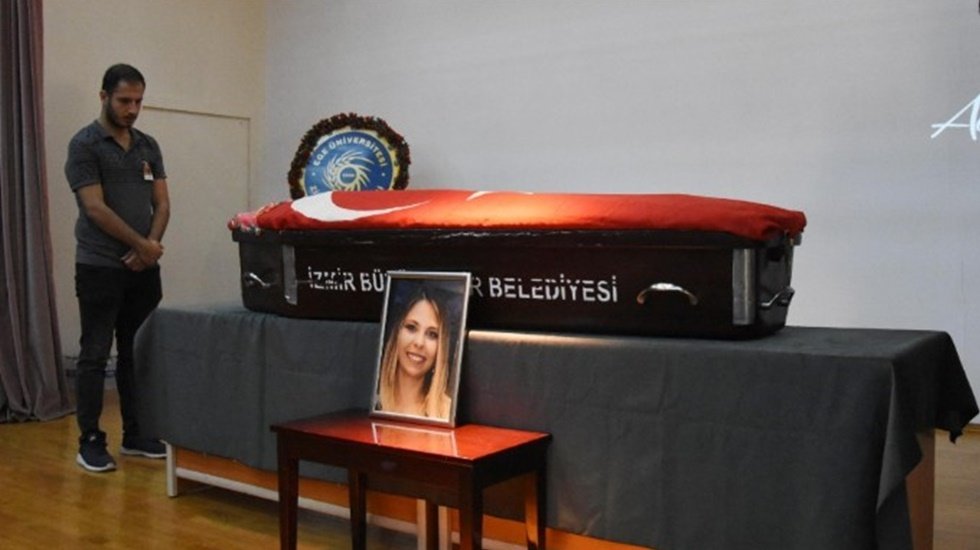 &Uuml;niversite Kamp&uuml;s&uuml;nde trakt&ouml;r&uuml;n ezerek yaşamdan kopardığı Sezen i&ccedil;in herkes ağladı