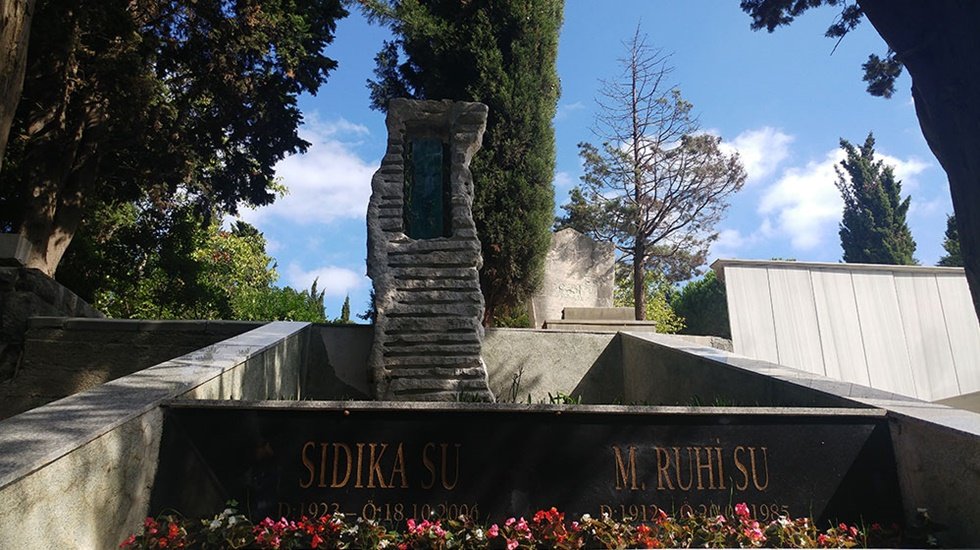 Usta Ozan Ruhi Su, kabri başında anıldı