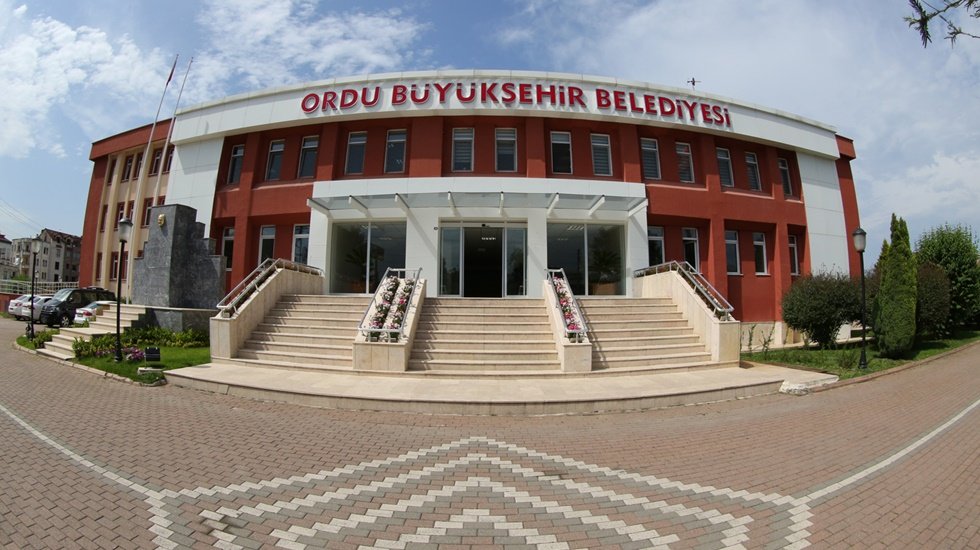 2400 TL maaşlı iş&ccedil;ileri işten atan 250 bin TL maaşlı belediye başkanı