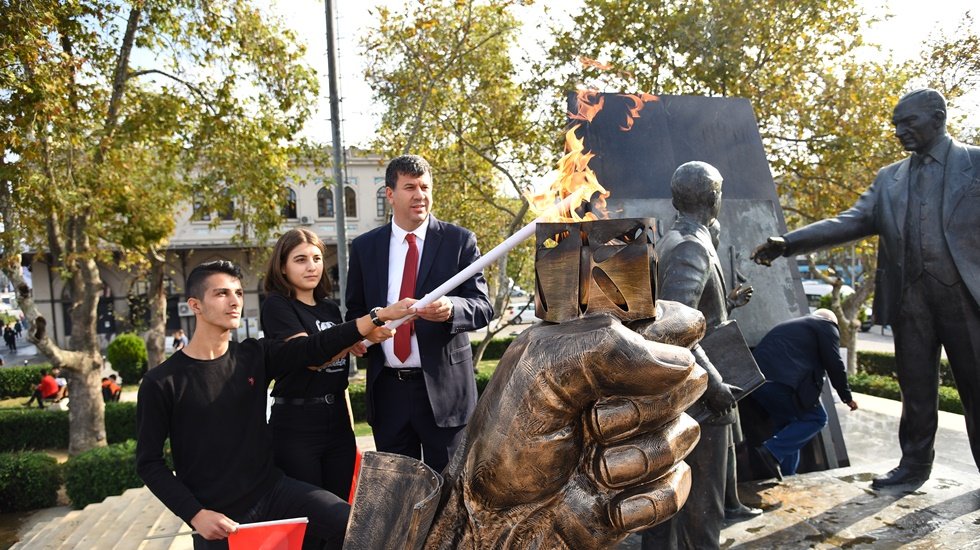 29 Ekim Meşalesi Kadıköy’de yakıldı