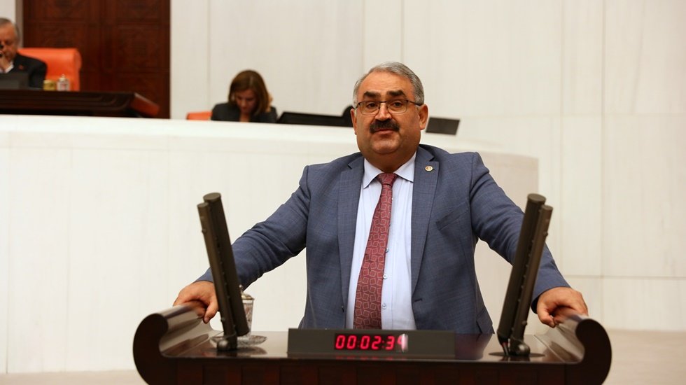 AKP'li vekilden inciler: "&Uuml;lkede kriz yok, iş beğenmiyorlar"