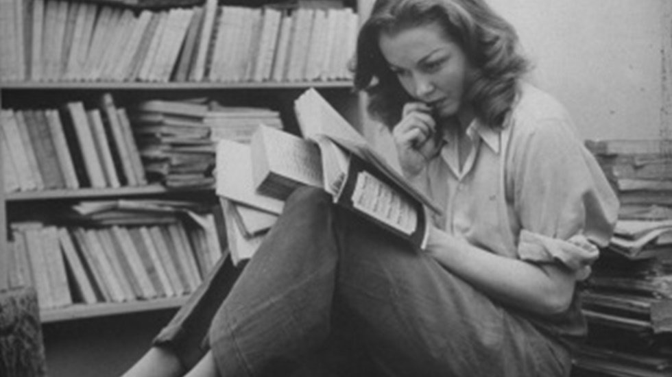 Google ABD'li kadın yazar ve şair Sylvia Plath'i doodle yaptı