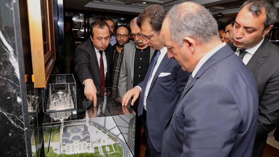 İmamoğlu Cuma Namazını B&uuml;y&uuml;k &Ccedil;amlıca Camiinde kıldı