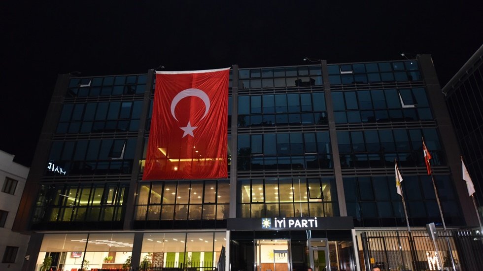 İYİ Parti'den Suriye'nin kuzeyine yapılan harekata bayraklı destek