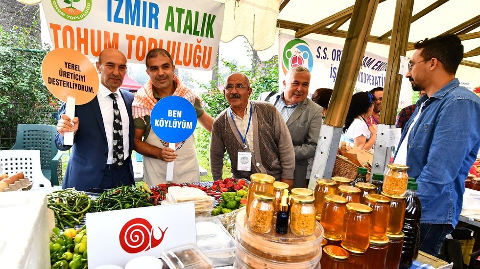 İzmir'in meşhur Kültürparkı üretici pazarı oldu