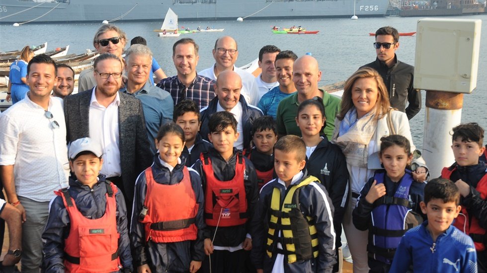 İzmirli &ccedil;ocuklar denizle buluştu &nbsp;