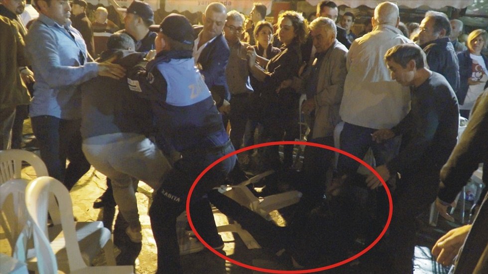 Kadın belediye başkanına eski belediye başkanı tarafından &ccedil;irkin saldırı