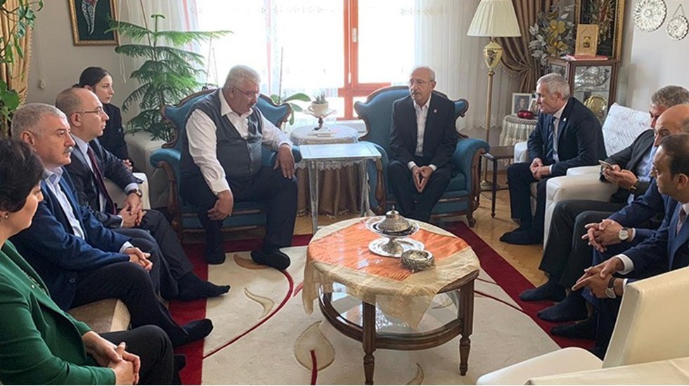 Kılıçdaroğlu’ndan MHP’li Yalçın’a taziye ziyareti