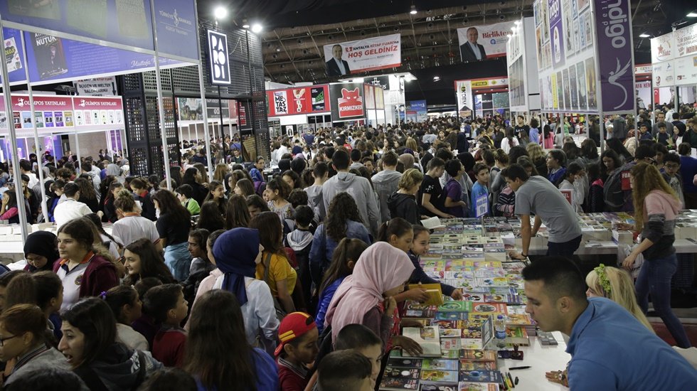 Kitap Fuarı&rsquo;nda rekor&hellip;&nbsp; 6 g&uuml;nde 271 bin ziyaret&ccedil;iyi ağırladı