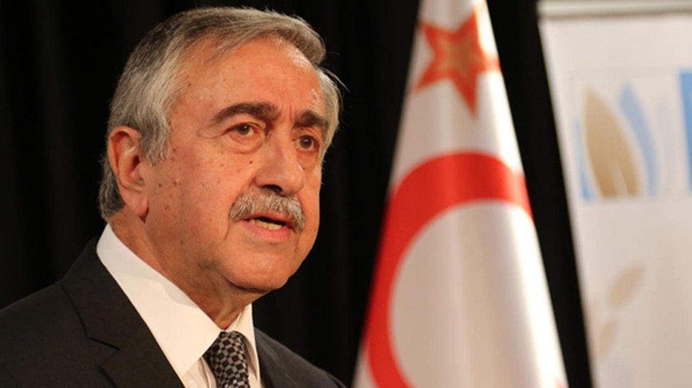 Kuzey Kıbrıs'ta cumhurbaşkanlığı se&ccedil;imleri ertelendi