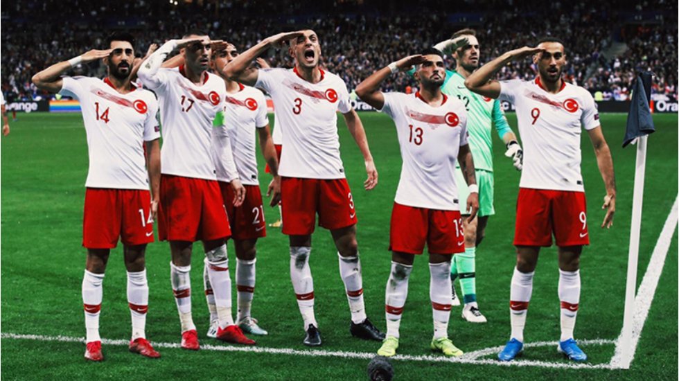 UEFA'dan millilerin asker selamına soruşturma