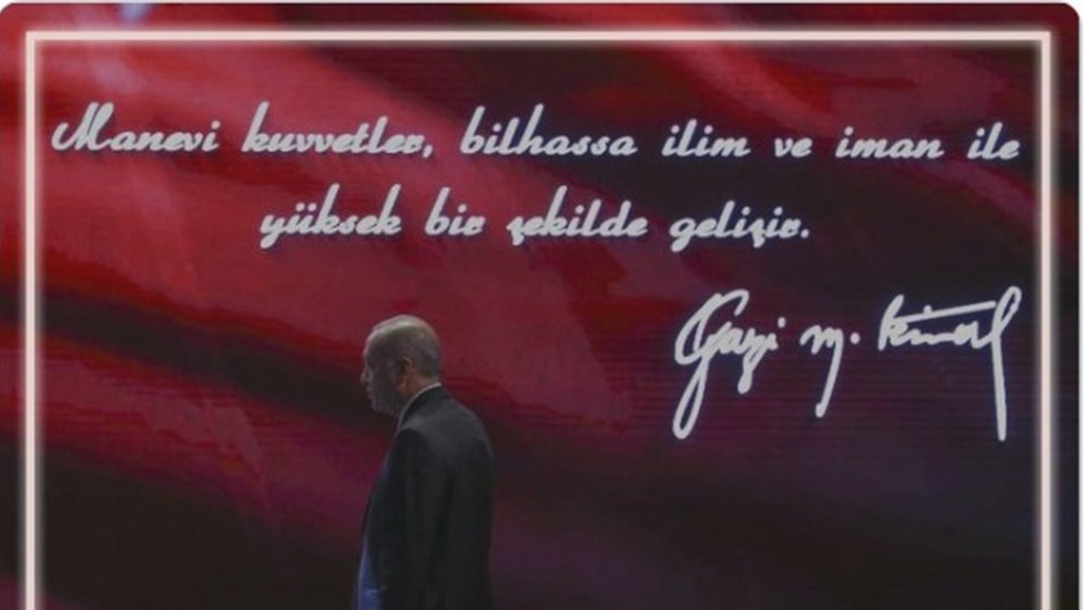 AKP'li belediye Atat&uuml;rk yerine Erdoğan&rsquo;ın fotoğrafını kullandı