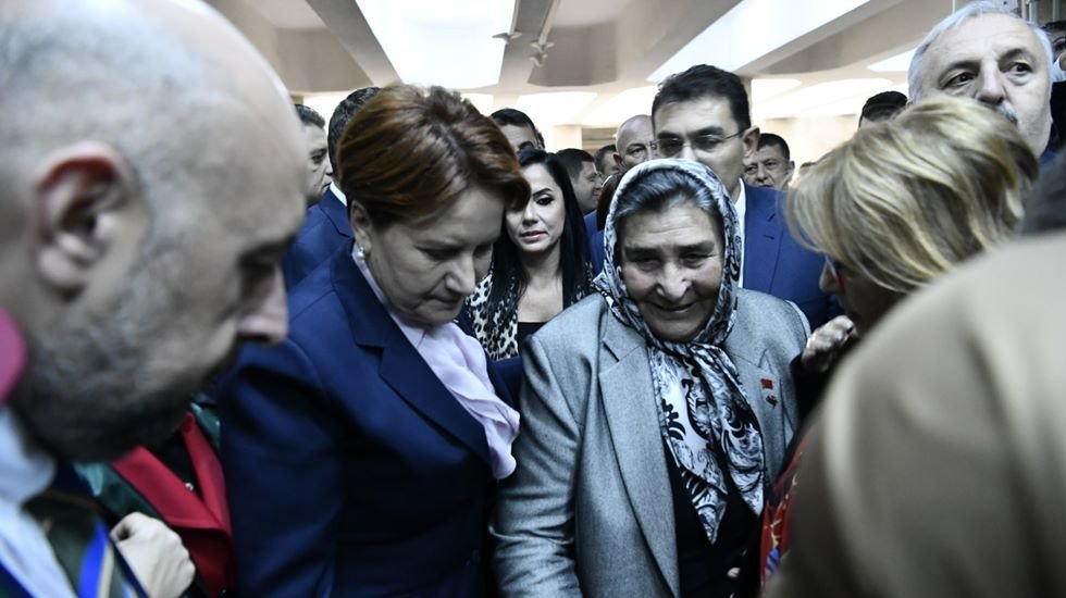 Meral Akşener&rsquo;den Şehit Annesi Pakize Akbaba'ya destek&nbsp;