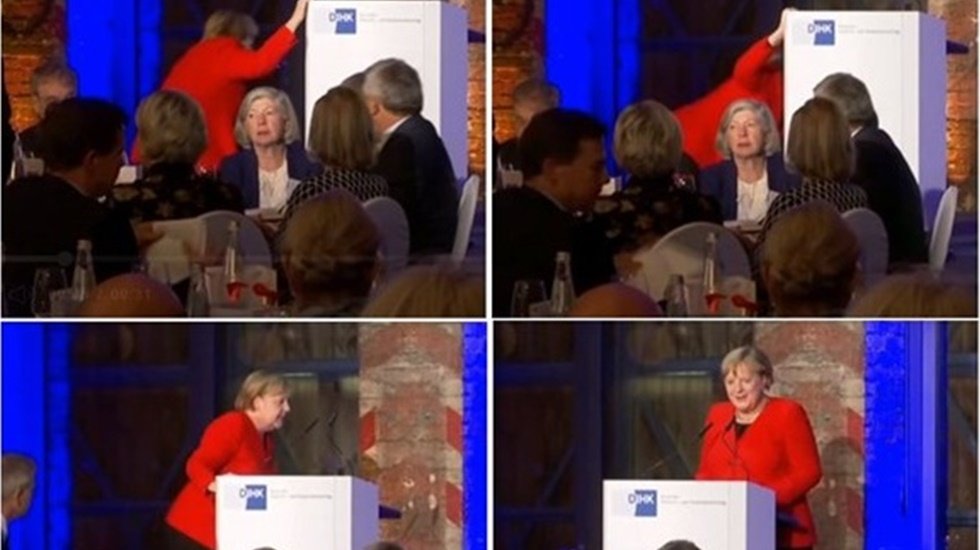 Angela Merkel k&uuml;rs&uuml;ye &ccedil;ıkarken d&uuml;şt&uuml;