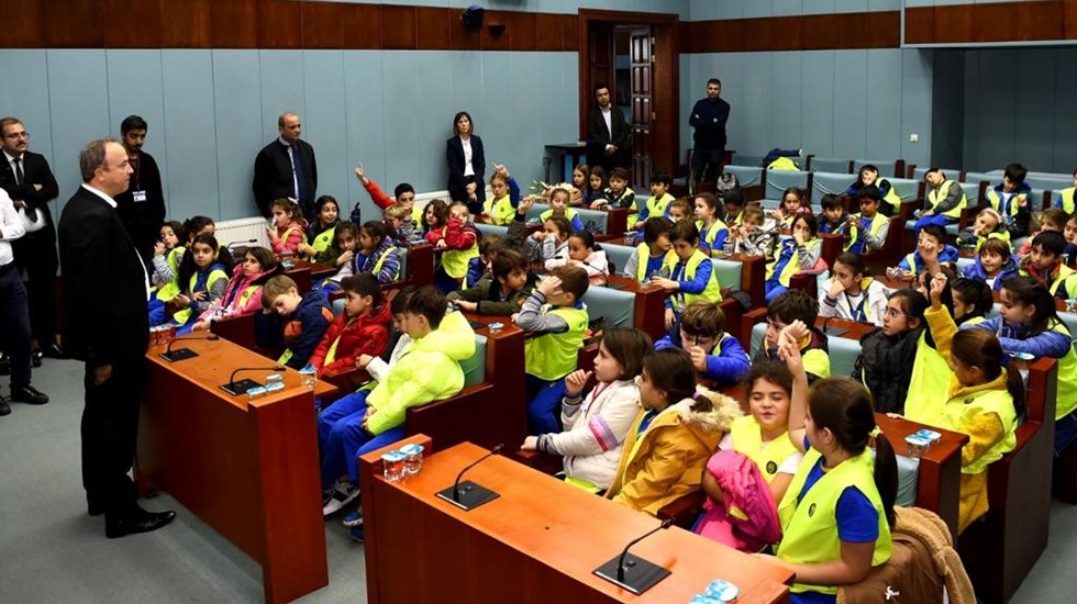 Avcılar Belediye Meclis Salonu Avcılarlı çocuklara kapılarını açtı