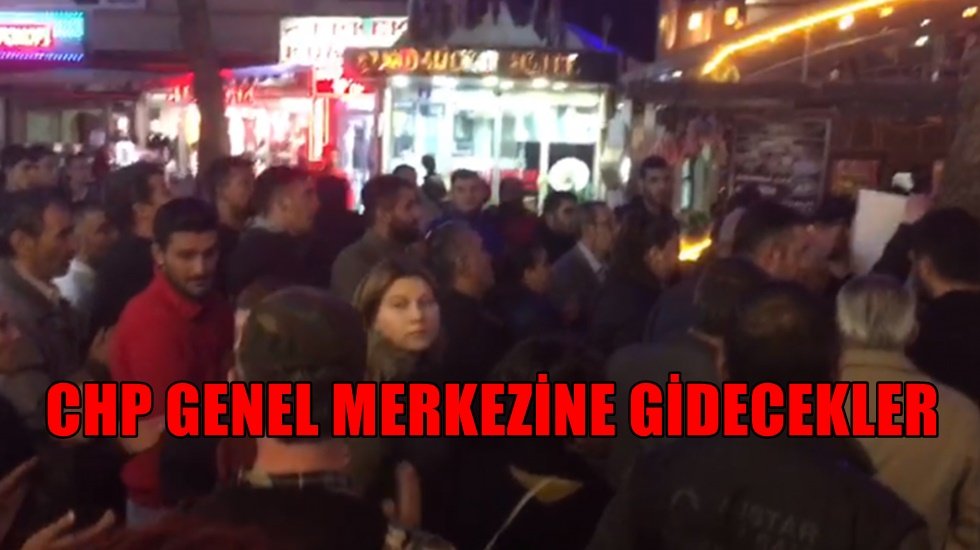 Belediye yetkilileri ile g&ouml;r&uuml;şemeyen işportacılar y&uuml;r&uuml;y&uuml;ş d&uuml;zenledi