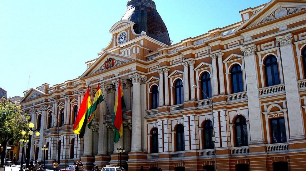 Bolivya'da darbe yanlısı h&uuml;k&uuml;met 11 yıl sonra ABD'ye b&uuml;y&uuml;kel&ccedil;i atadı