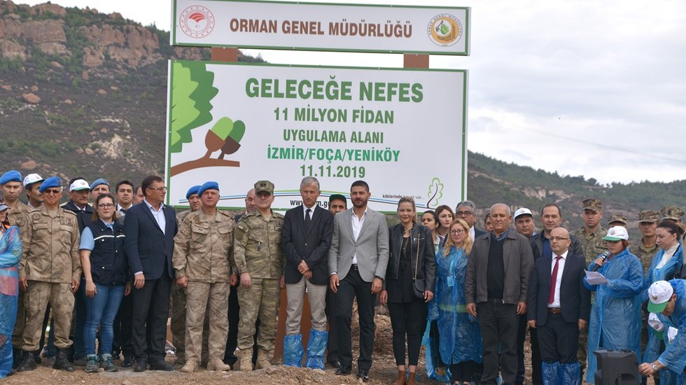 CHP&rsquo;li Fo&ccedil;a belediyesi de 11 milyon fidana 2 bin fidanla katıldı