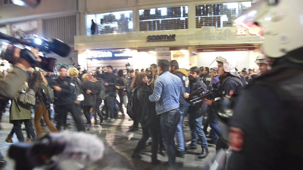 CHP&rsquo;li Y&uuml;ceer&rsquo;den kadına y&ouml;nelik polis şiddetine tepki