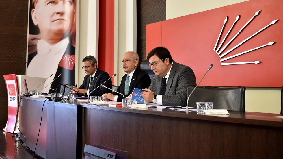 CHP'de olağan&uuml;st&uuml; yapılan MYK toplantısı bitti