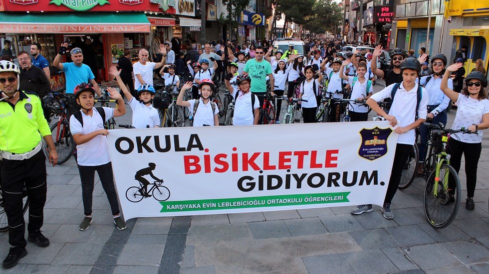 Çocuklardan büyüklere mesaj: Benzin yakmayın, yağ yakın!   