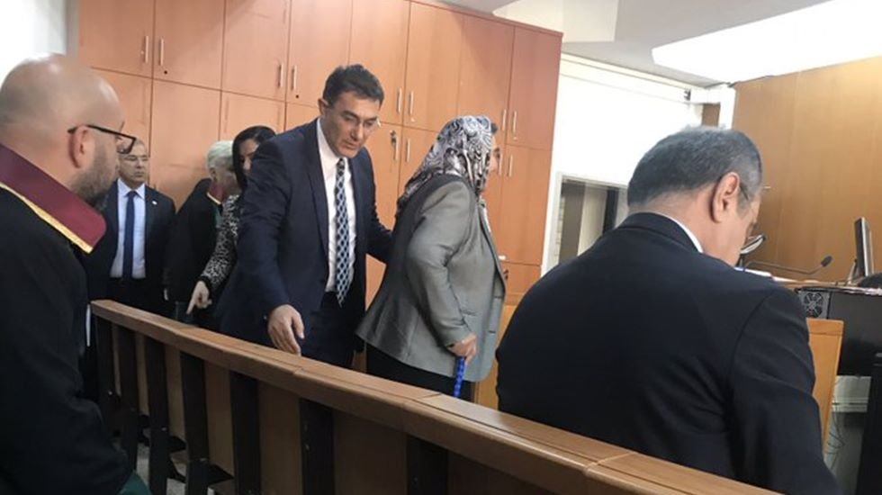 Erdoğan'ın şik&acirc;yeti &uuml;zerine yargılanan şehit annesi beraat etti