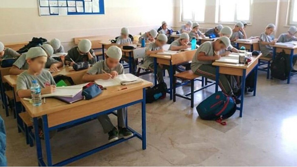 Kadık&ouml;y&rsquo;de takkeli eğitim d&ouml;nemi