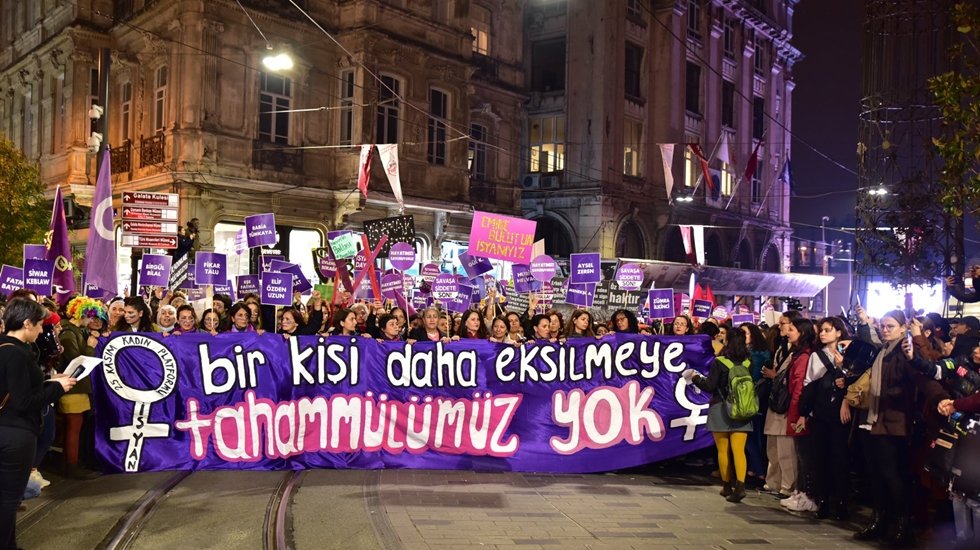 Emniyet'ten 'Taksim'de gazlı m&uuml;dahale' a&ccedil;ıklaması
