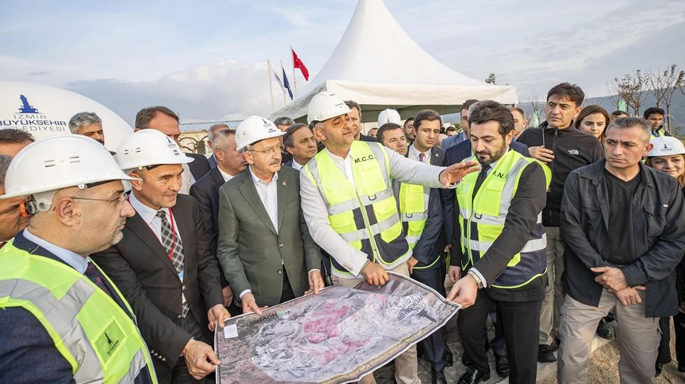 Kılı&ccedil;daroğlu&rsquo;ndan İzmir&rsquo;de tarihi a&ccedil;ılış