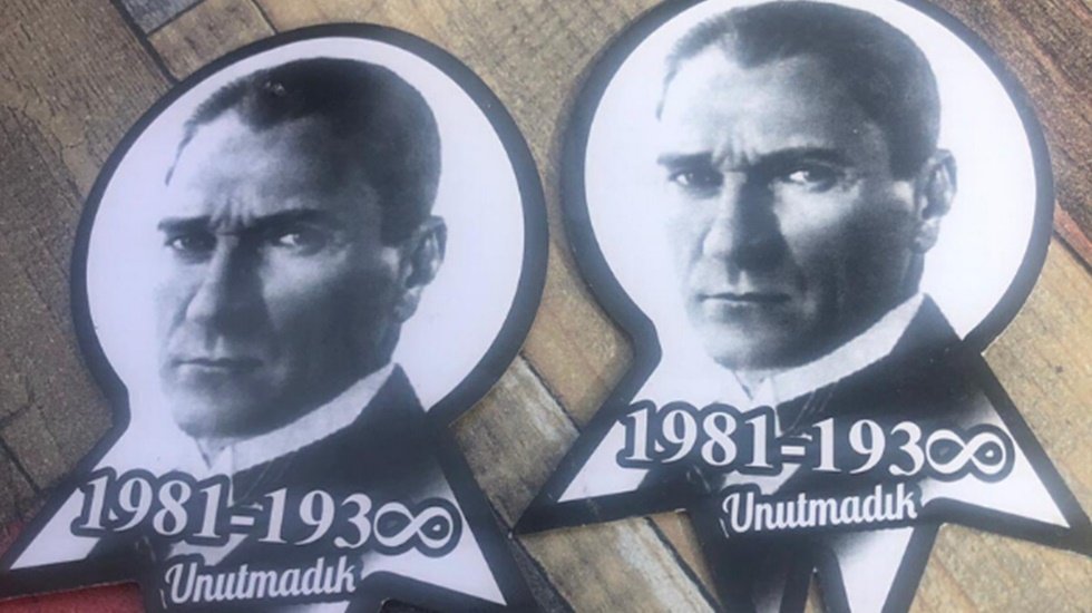 Milli Eğitim'den 10 Kasım t&ouml;reninde hatalı yaka kartı