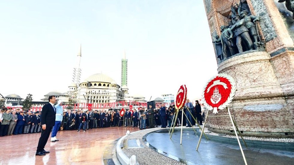 Saatl 09:05 ge&ccedil;e İstanbul&rsquo;da hayat durdu