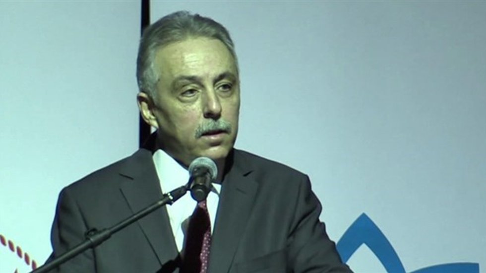 Valinin &ouml;ğretmen diye azarladığı bacak bacak &uuml;st&uuml;ne atan muhabir konuştu