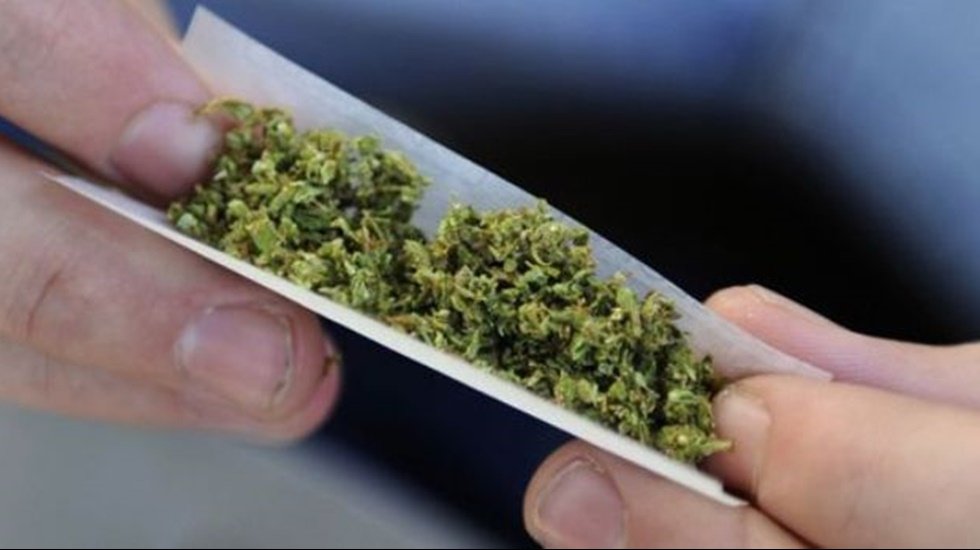 Avrupa&rsquo;nın g&ouml;beğindeki o &uuml;lkede esrar satışı artık yasal!