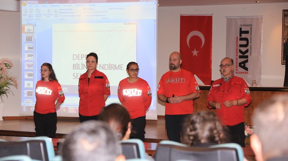 Belediye personeline deprem eğitimi