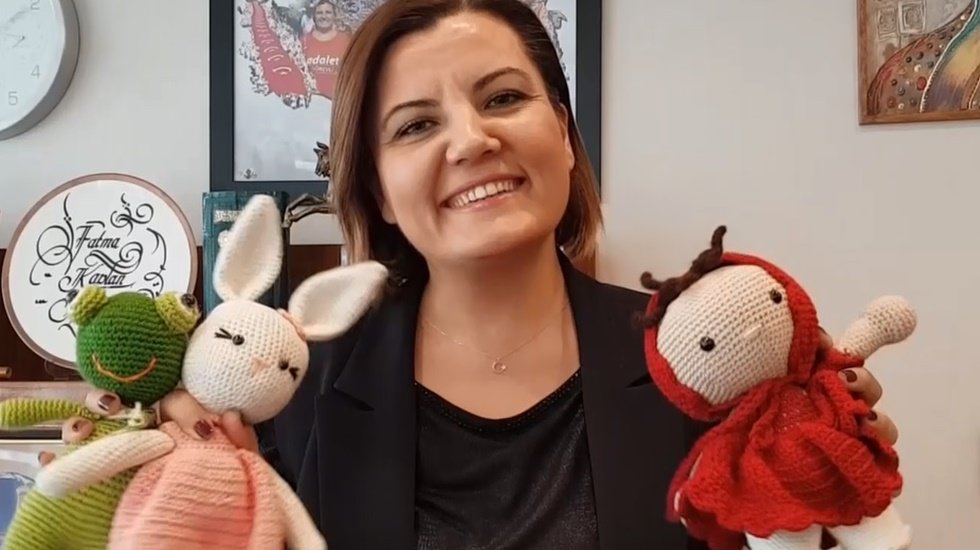Bu ma&ccedil; g&uuml;l&uuml;mseten ma&ccedil;&hellip; &ldquo;Sahaya At Oyuncağını G&uuml;l&uuml;mset &Ccedil;ocukları&rdquo;
