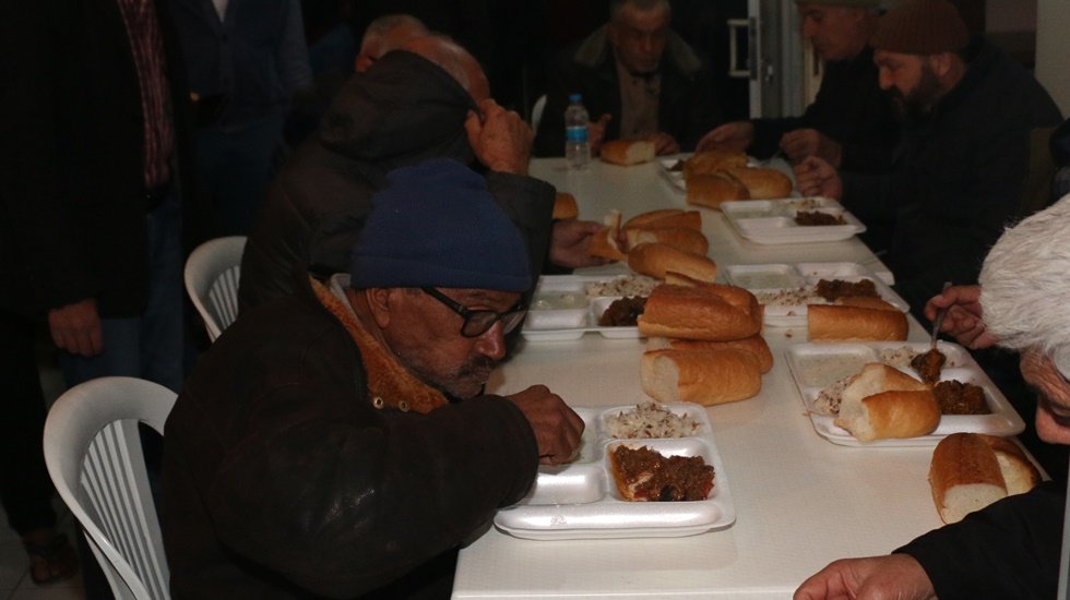 B&uuml;y&uuml;kşehir soğuktan etkilenen evsizlere kucak a&ccedil;tı