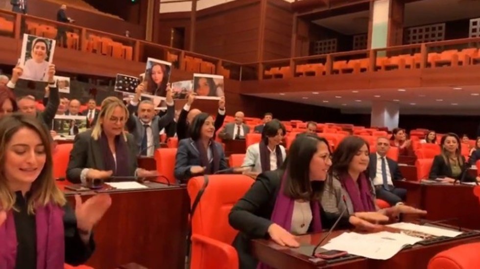 1 Milletvekilinden 7 Bakan&rsquo;a soru...