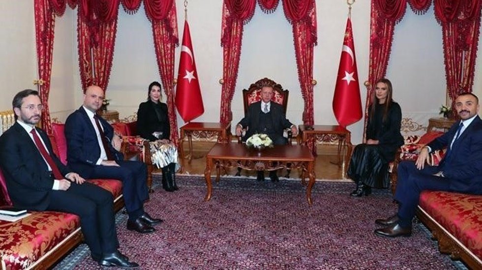 Cumhurbaşkanı, Demet Akalın&rsquo;ın eşinin telefonundan hangi uygulamayı sildirdi