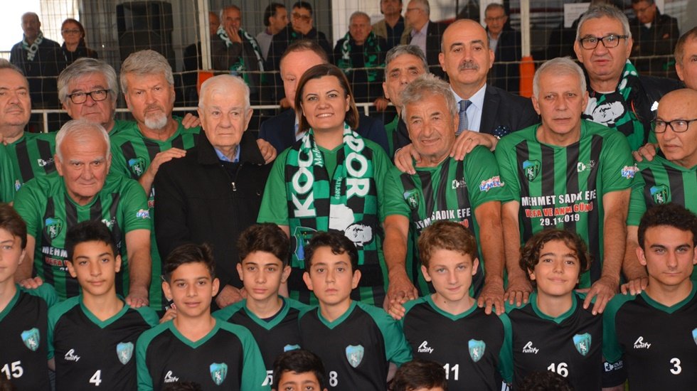 Efsane futbolculardan vefa&hellip;