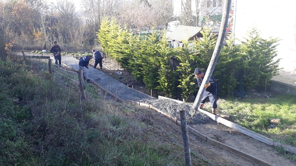 Emek Dayanışma &ouml;ğrencileri artık &ccedil;amurda y&uuml;r&uuml;meyecek